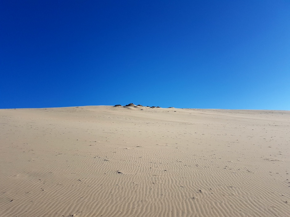 Dune sur ciel bleu