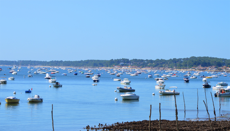 Beaucoup de bateaux devant grand Piquey