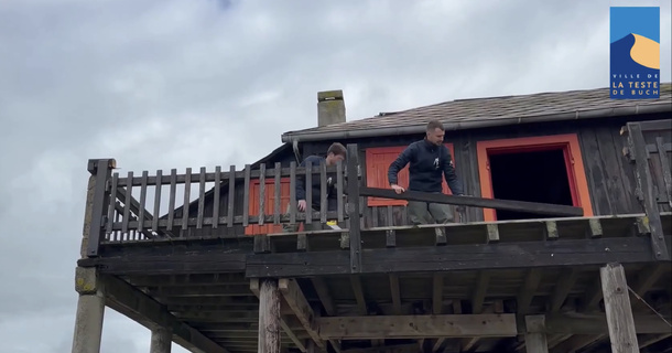 Déconstruction de la cabane tchanquée n°3 au Bassin d'Arcachon : Un chantier majeur pour le patrimoine local Déconstruction de la cabane tchanquée n°3 au Bassin d'Arcachon : Un chantier majeur pour le patrimoine local