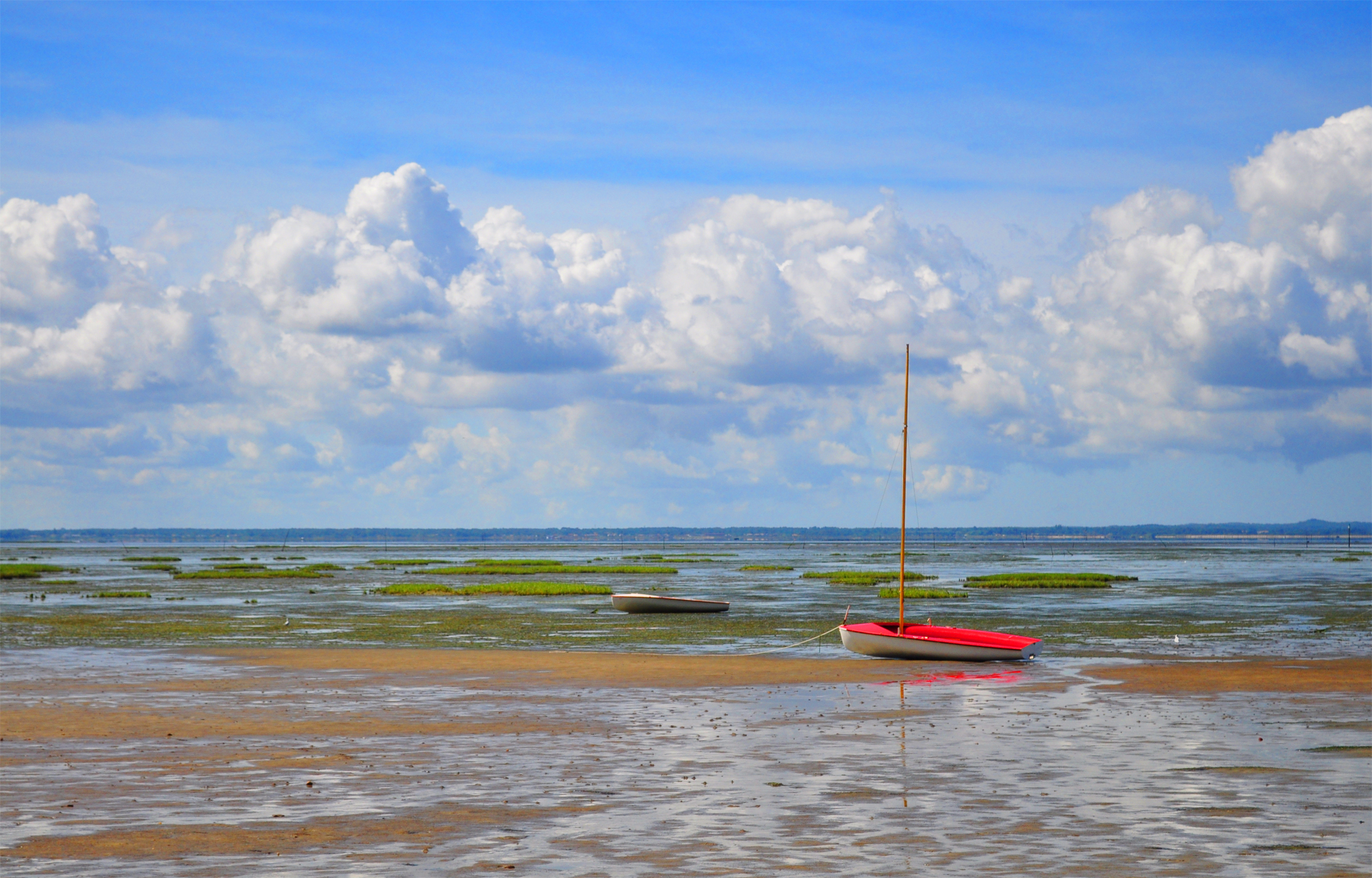 A Taussat Bateau Sur Bassin D Arcachon A Maree Basse