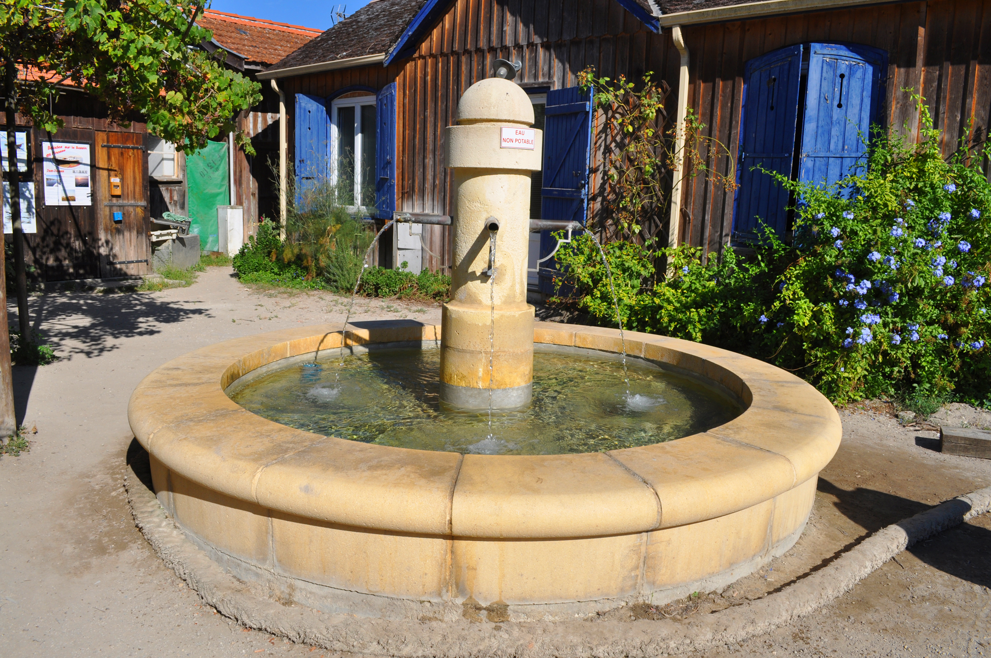 Fontaine célèbre du Bassin d' Arcachon