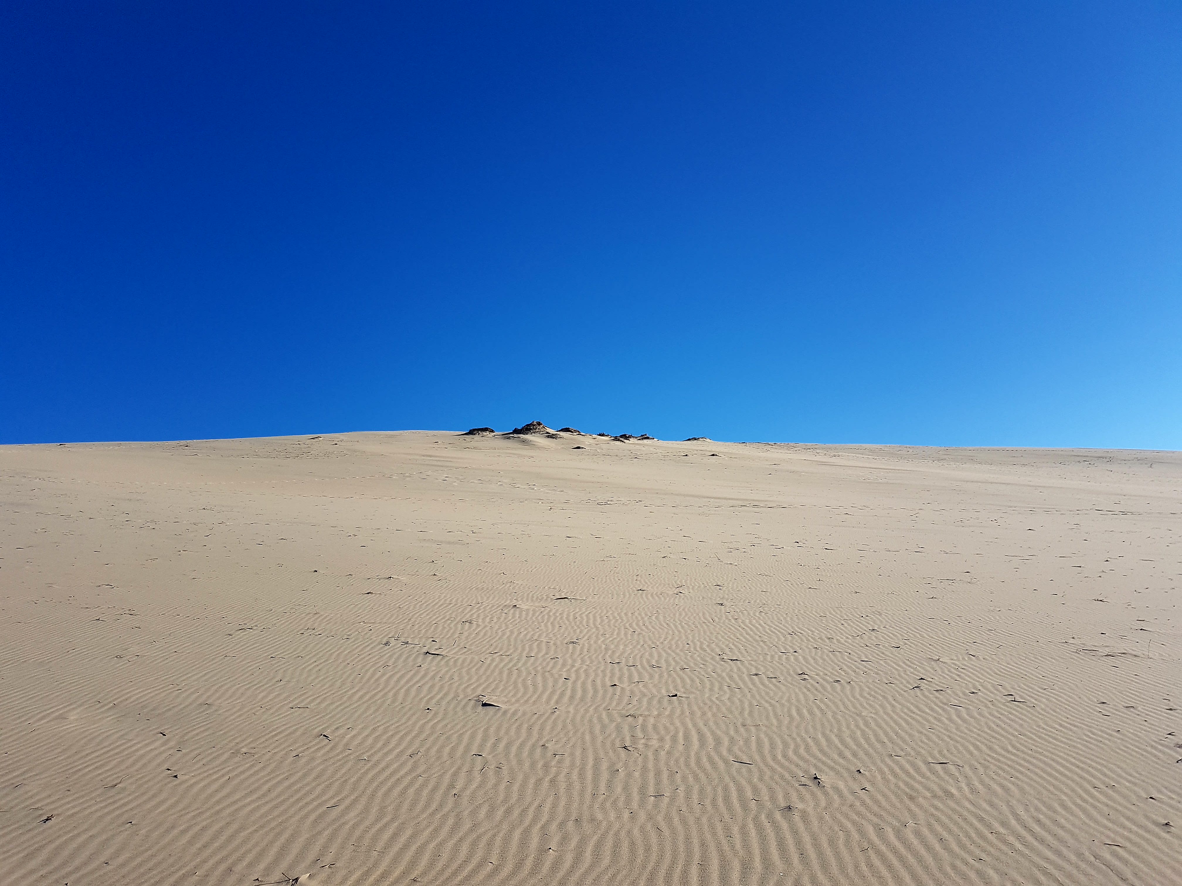 Dune sur ciel bleu