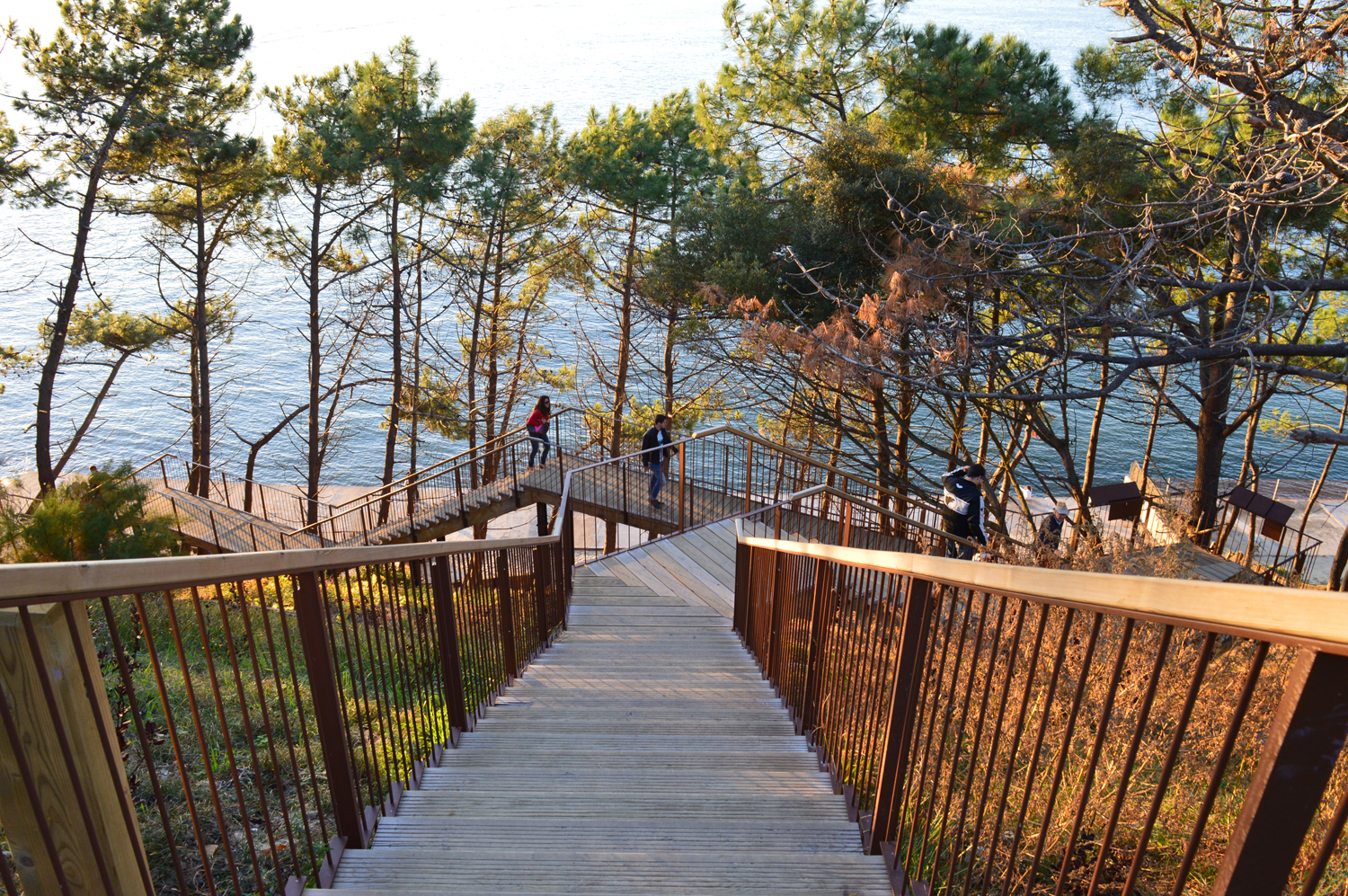 Escalier avant la Corniche