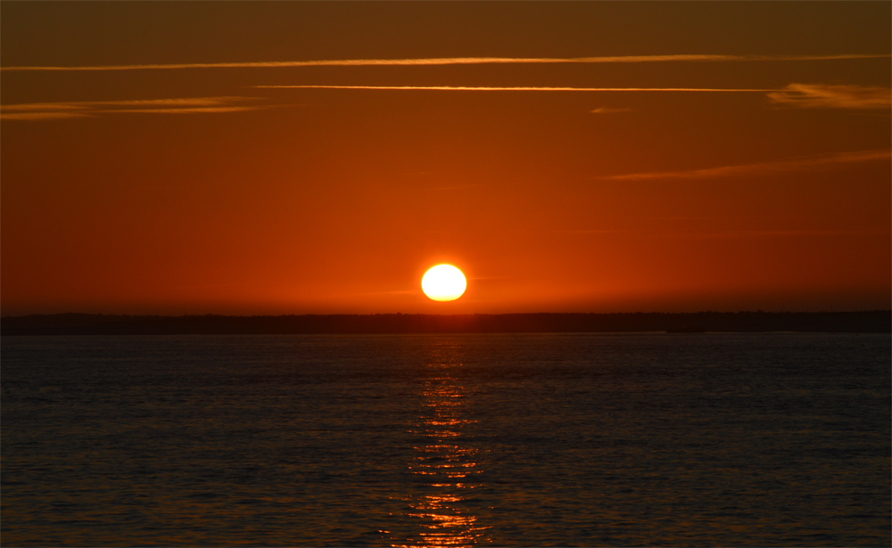 Coucher de soleil sur l'océan Atlantique du haut de la dune