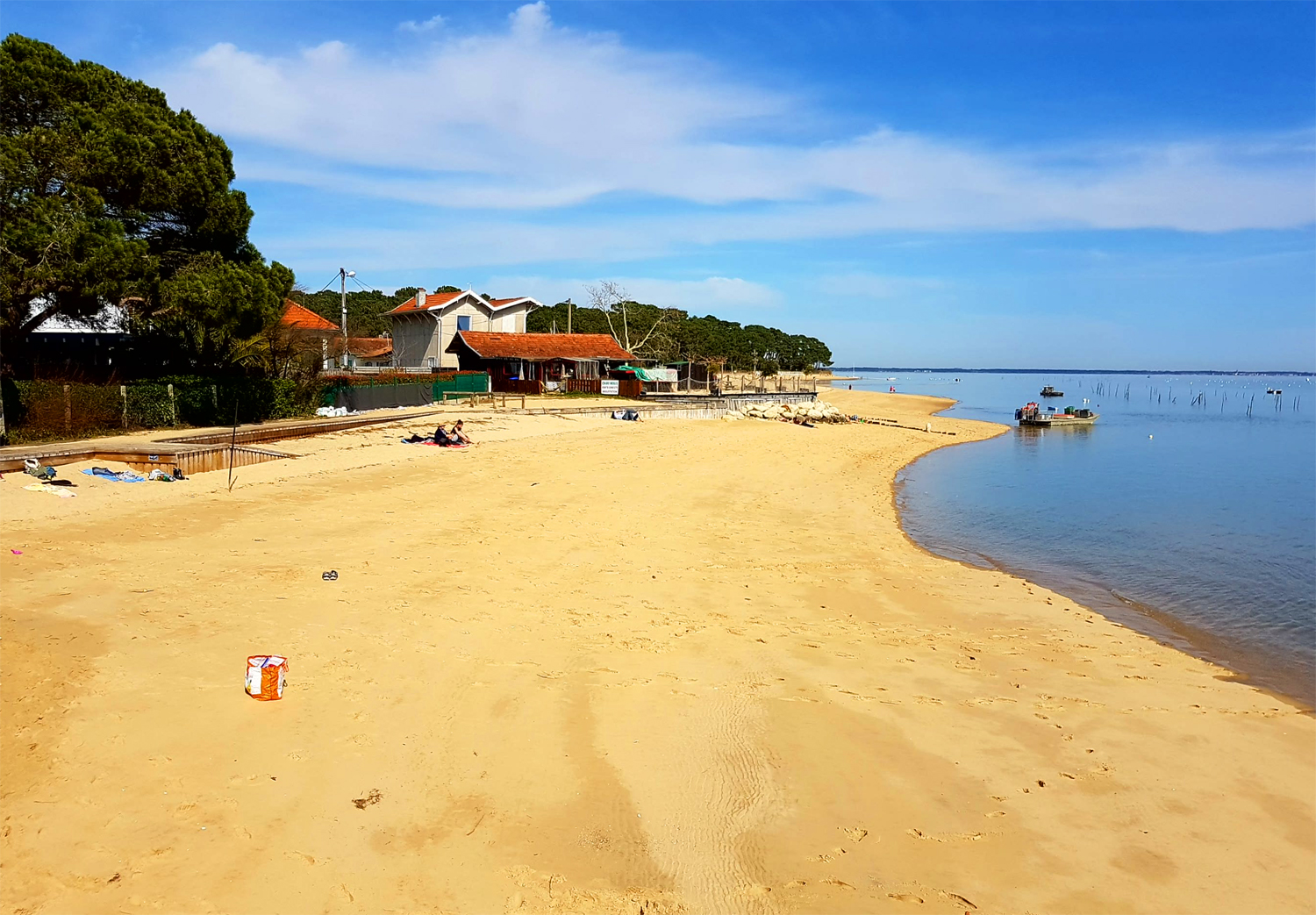 Plage vue depuis la jetée à Grand Piquey