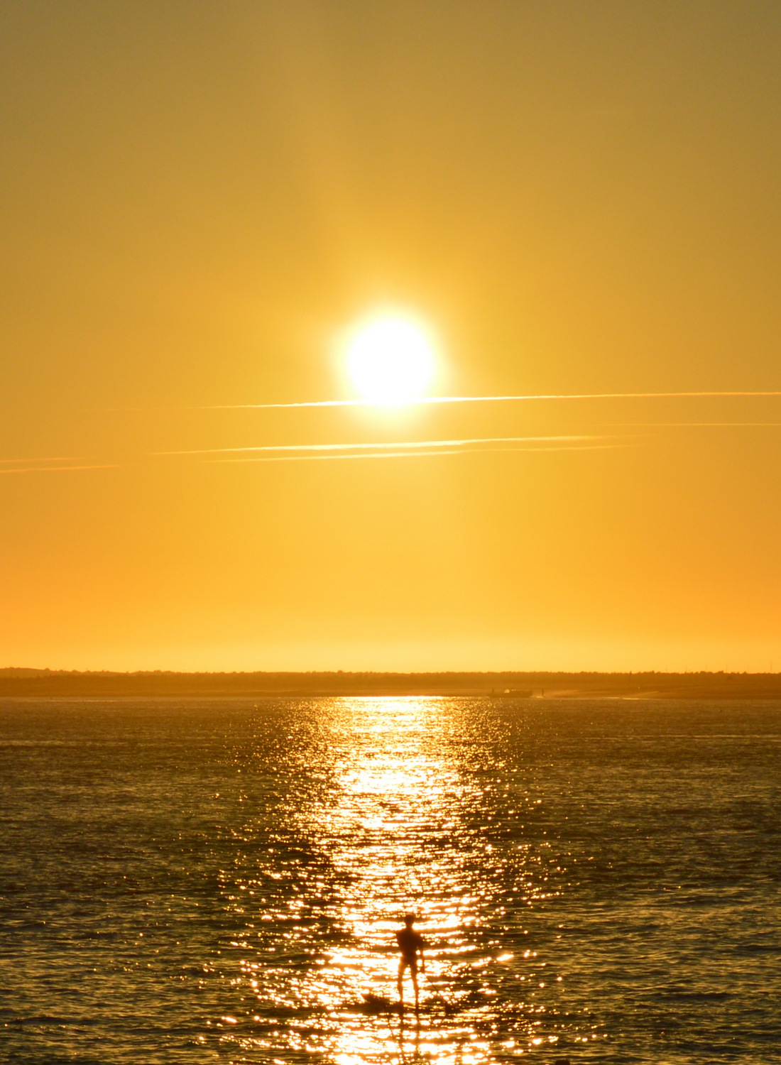 Extraterrestre marchant sur les eaux du Bassin d' Arcachon