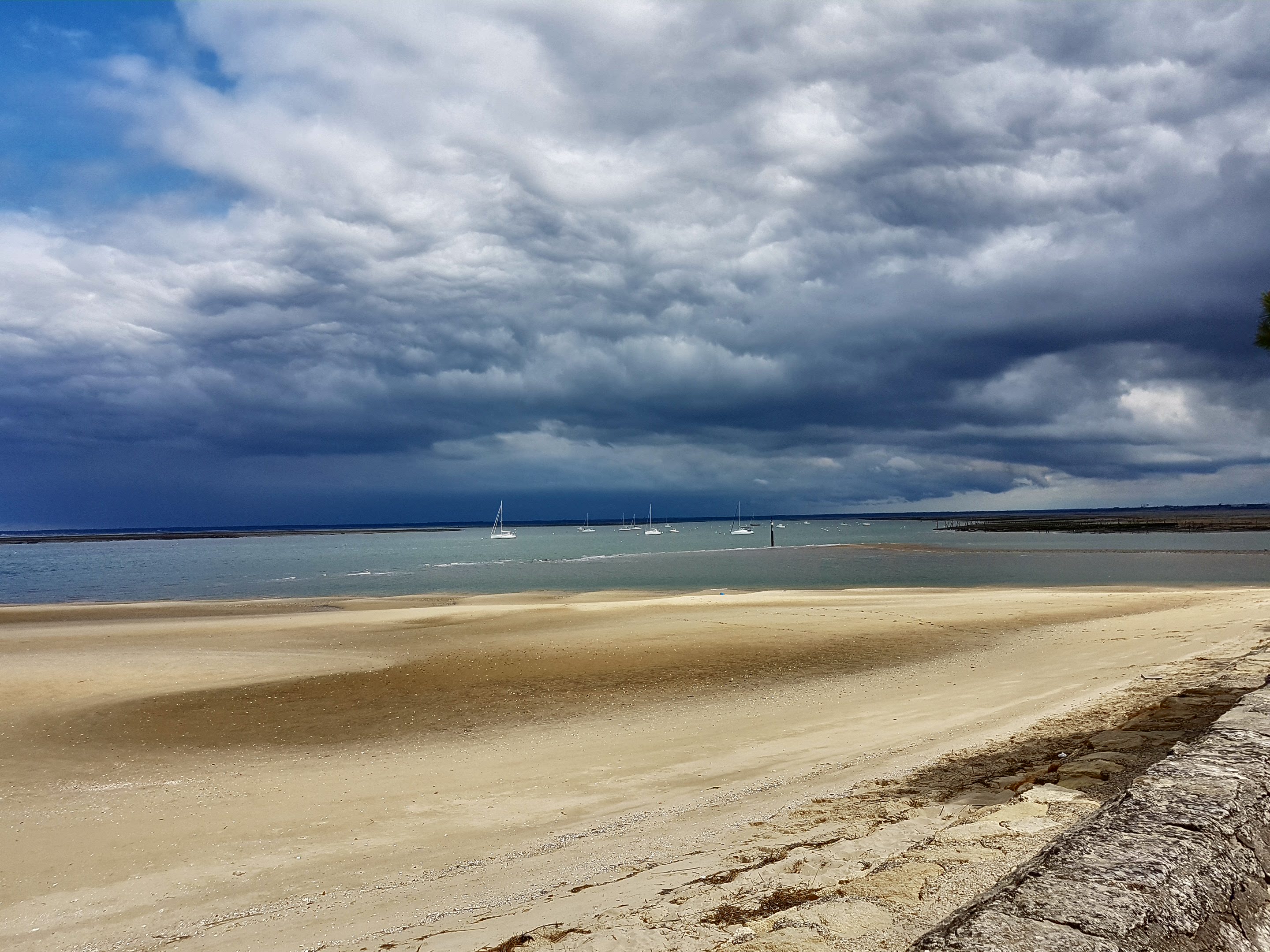 Un ciel incroyable au salon nautique d' Arcachon