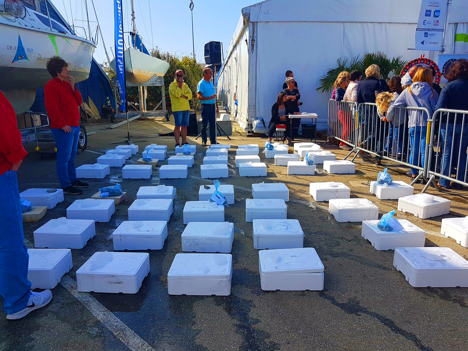 Vente à l'encan au salon nautique d' Arcachon