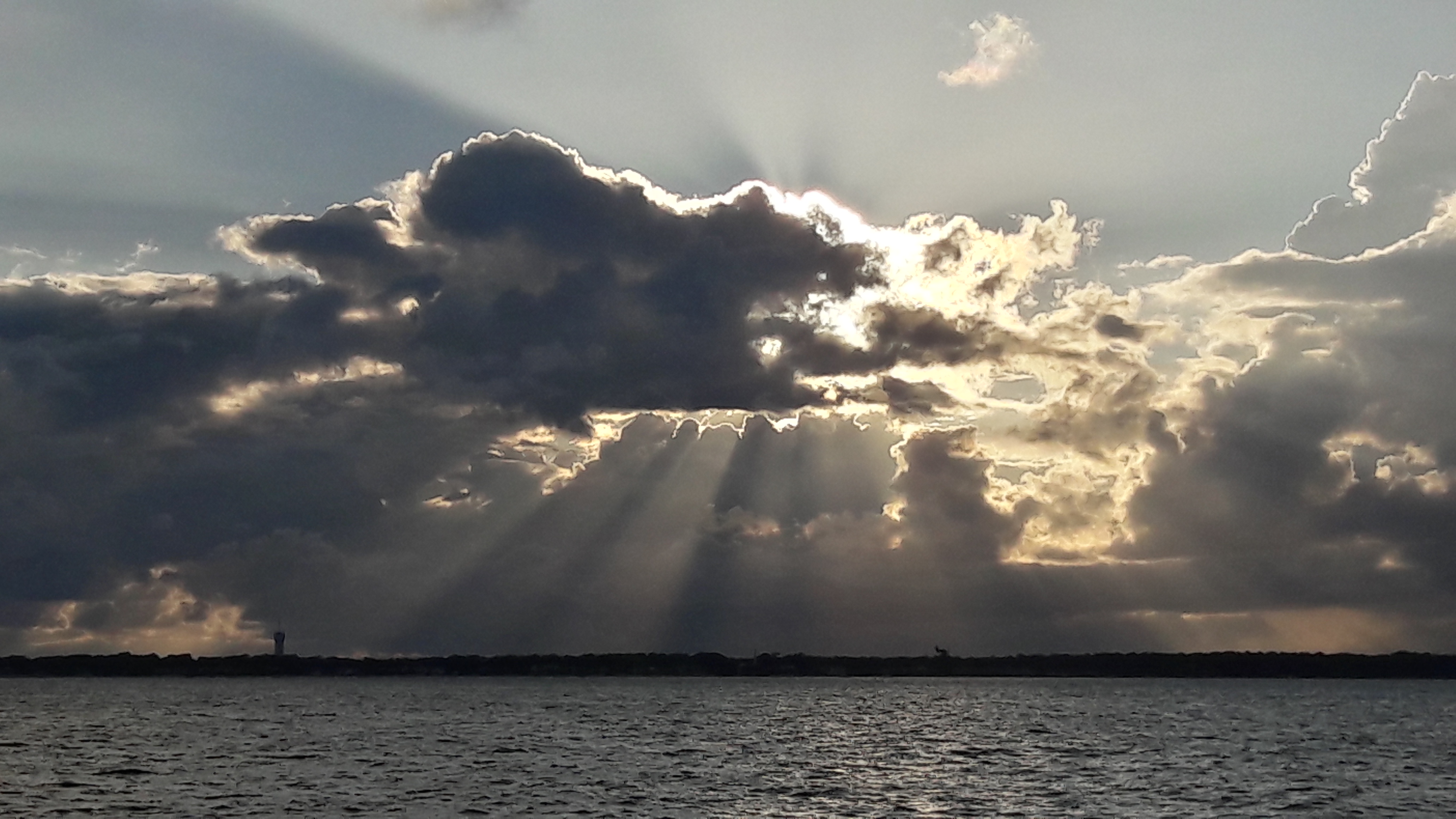 Météo chargée encore aujourd'hui mais après la pluie ....