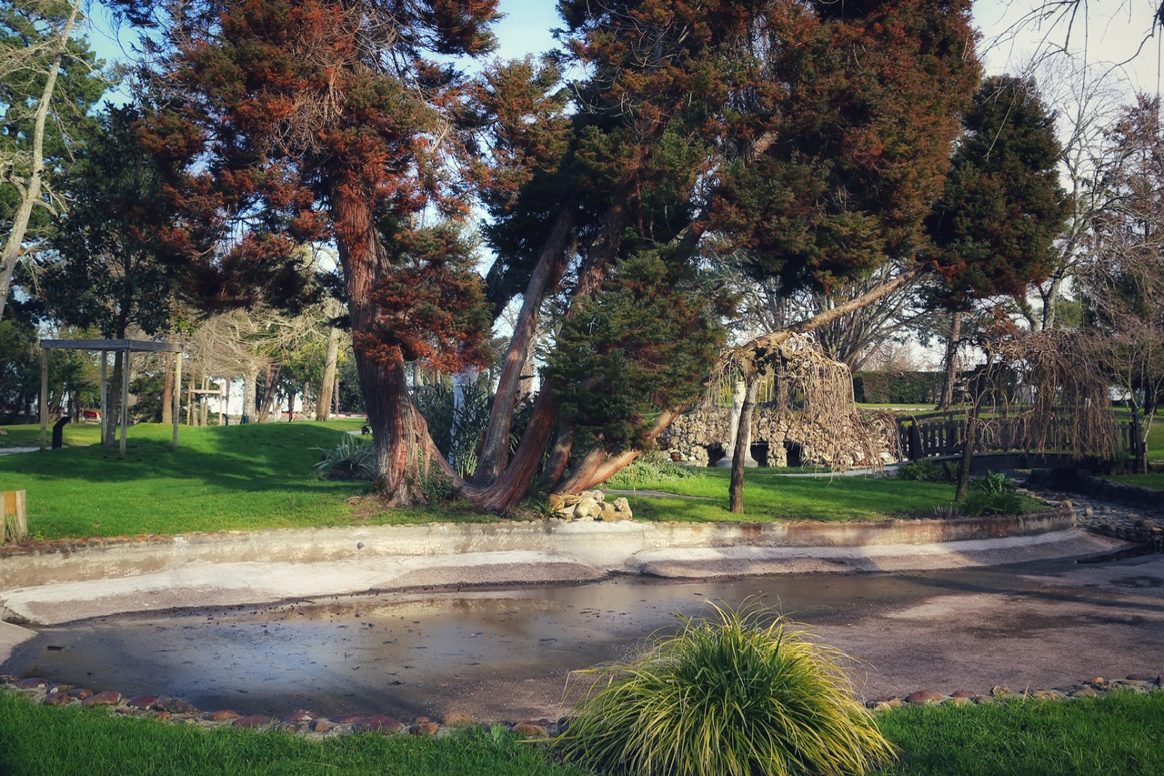 Bassin et statue  au parc mauresque