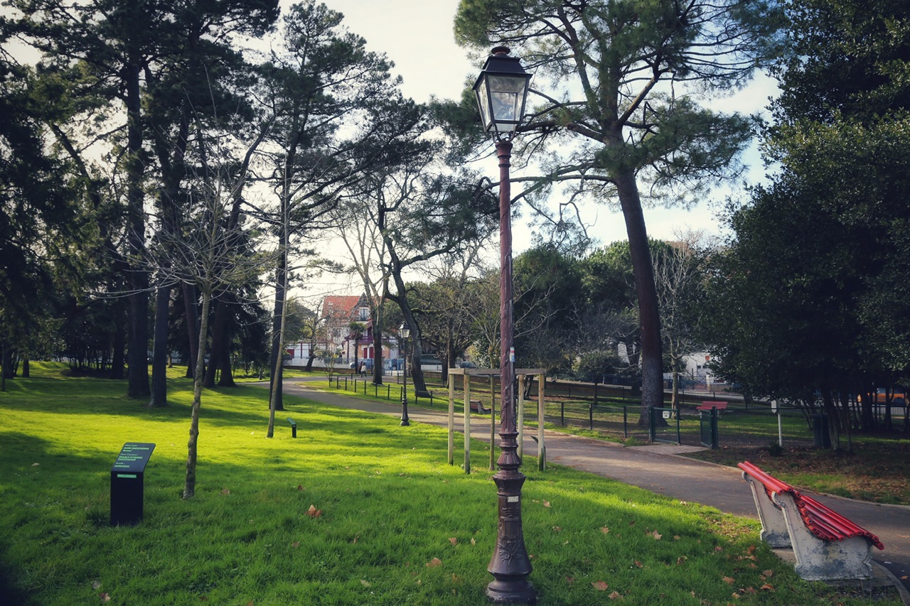 Balade dans les allées du parc mauresque