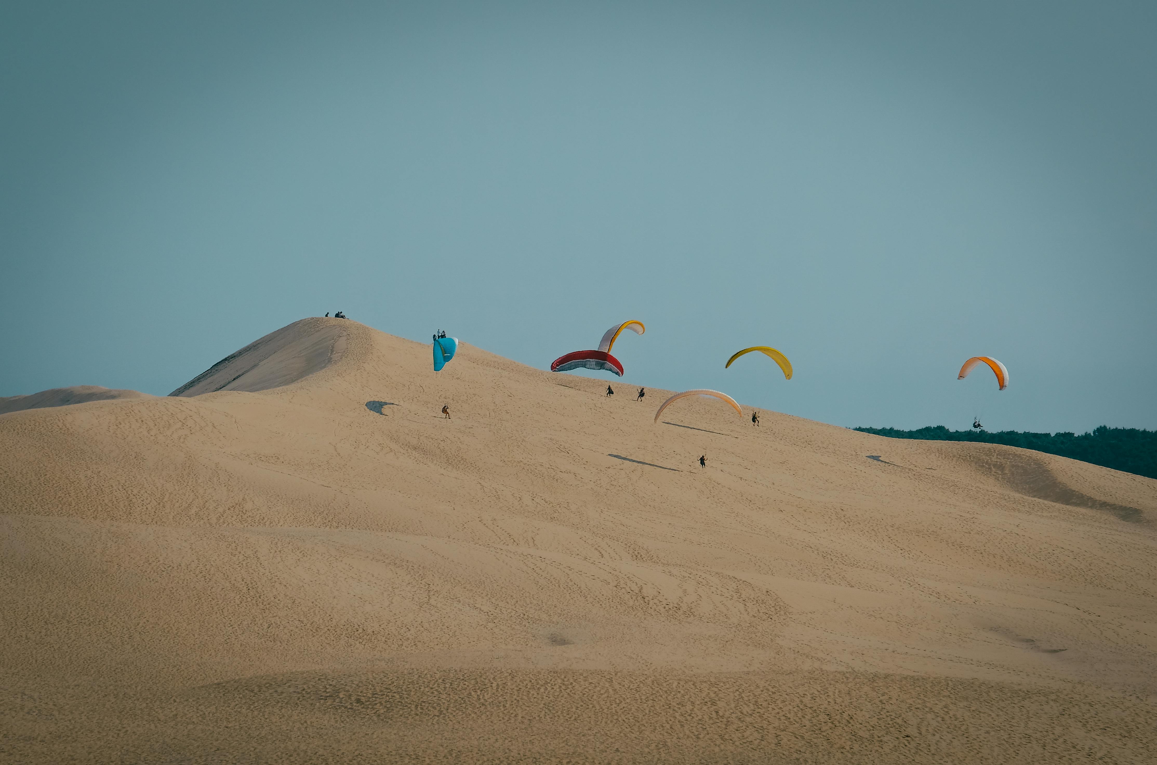 Parapentes sur la dune du pyla Parapentes sur la dune du pyla