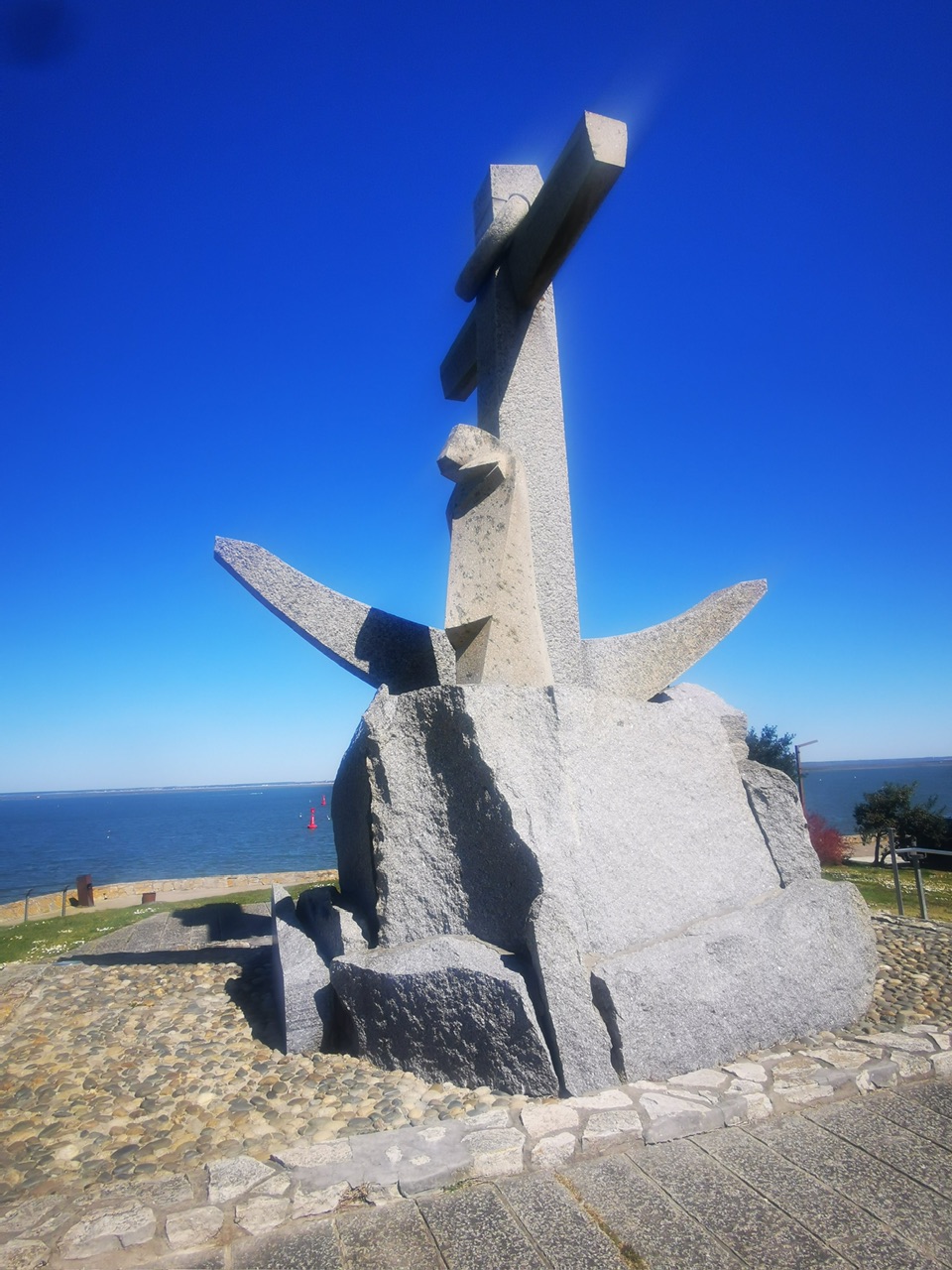 monument des péris en mer au bout du port d’Arcachon