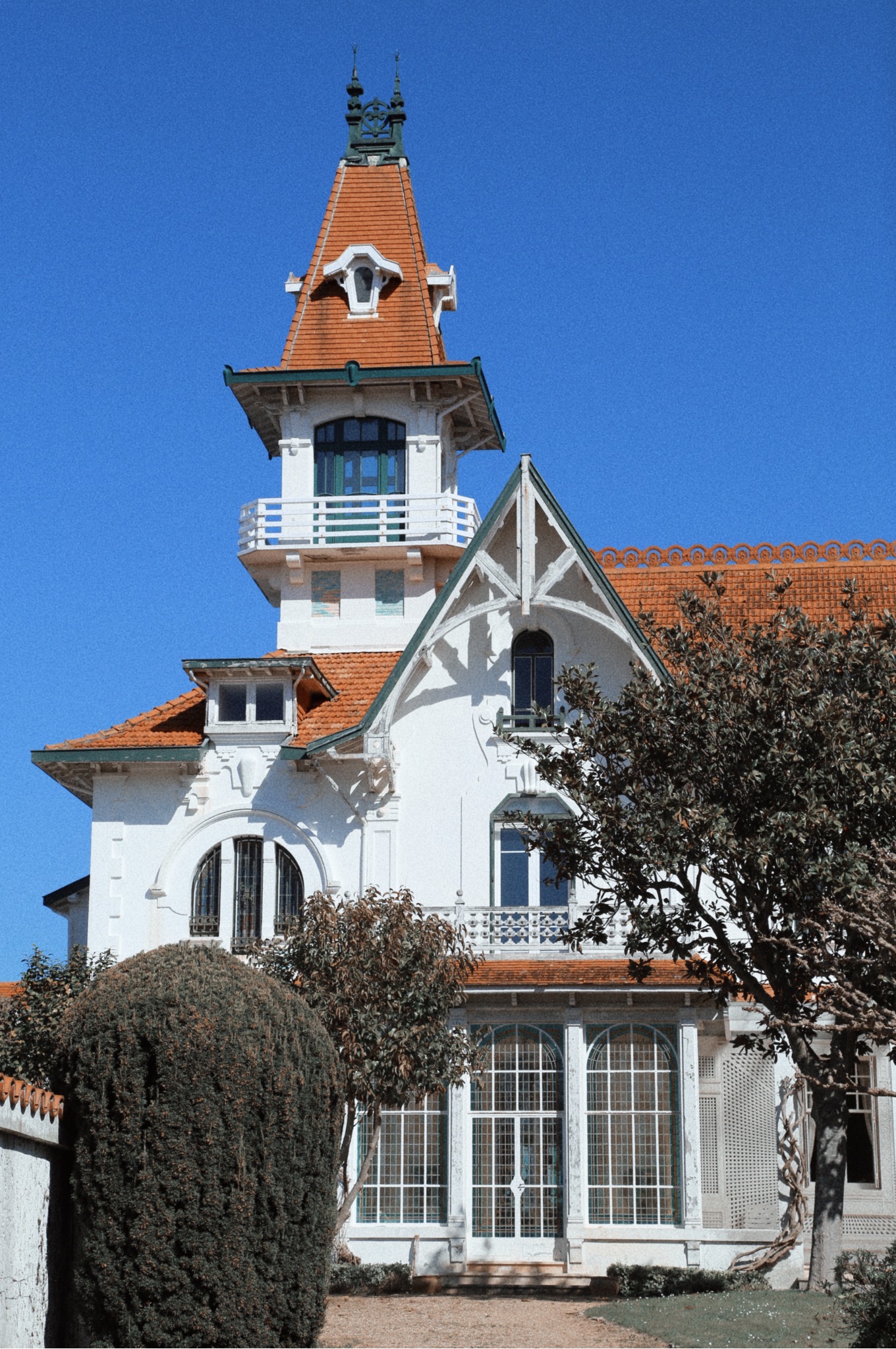 Villa Saint-Yves à Arcachon : le joyau du front de mer qui garde les secrets du Bassin