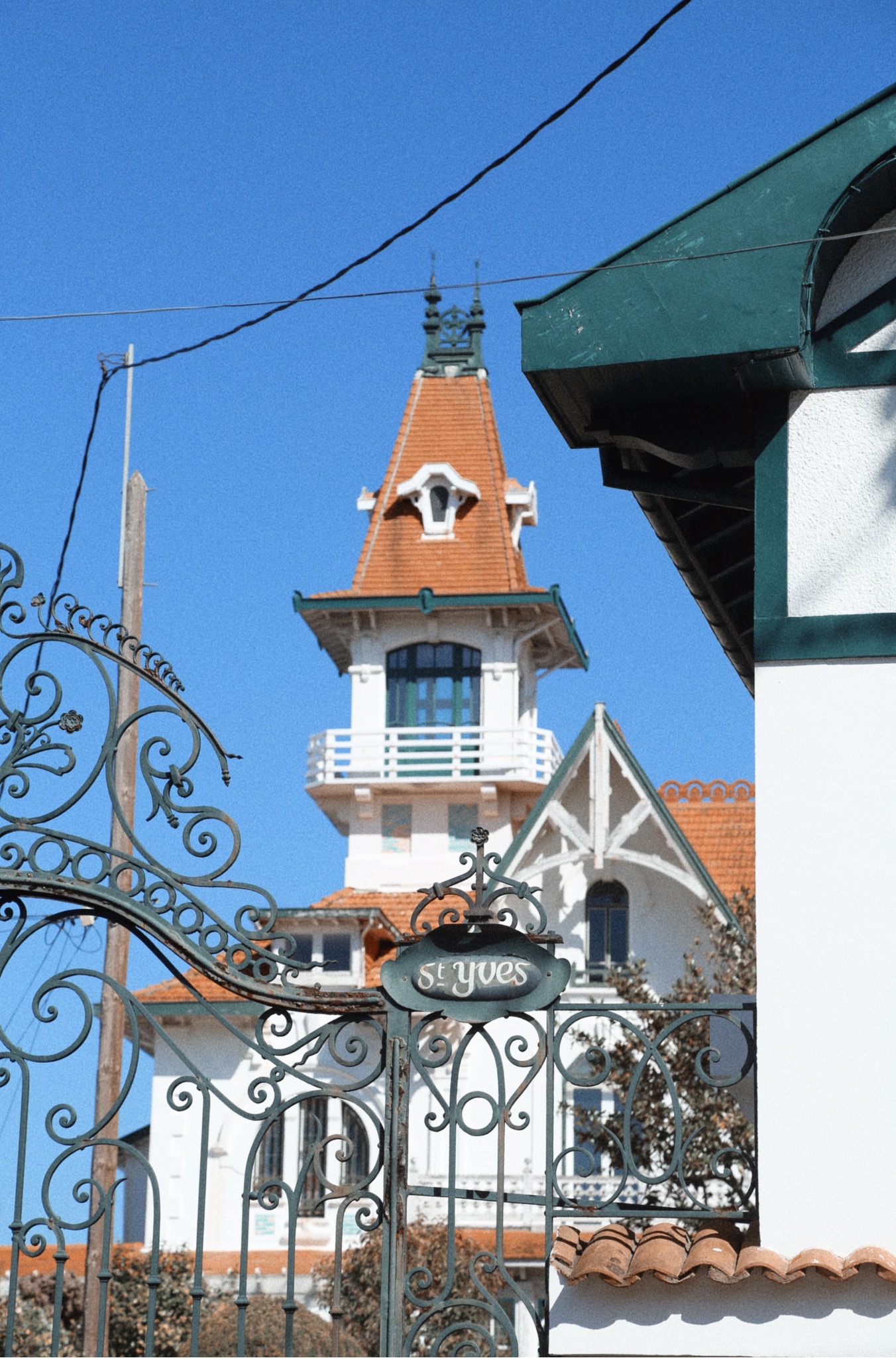 Villa Saint-Yves à Arcachon : le joyau du front de mer qui garde les secrets du Bassin