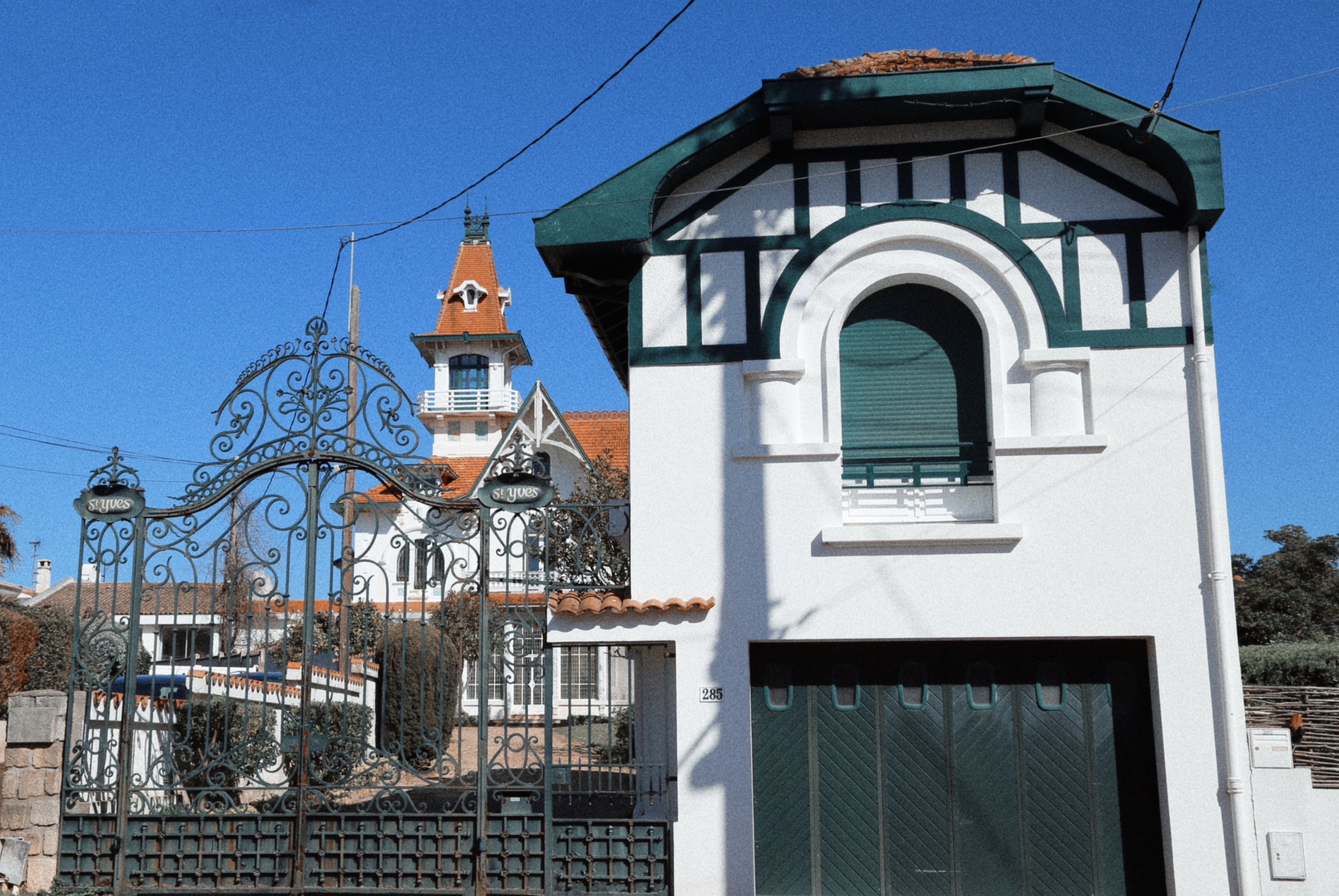 Villa Saint-Yves à Arcachon : le joyau du front de mer qui garde les secrets du Bassin