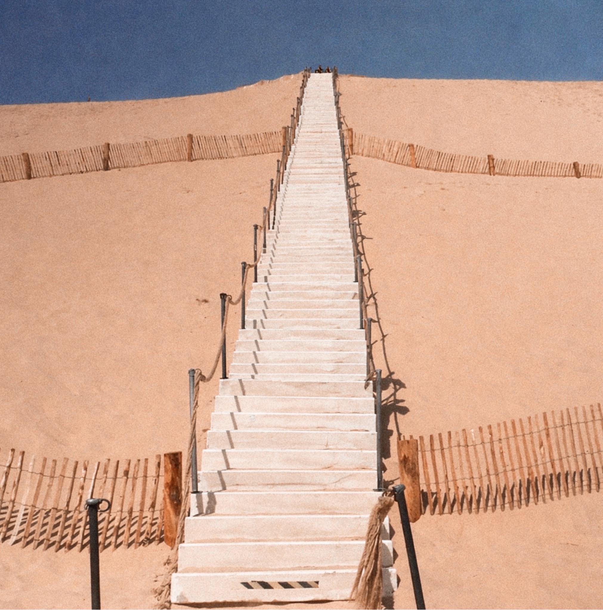 Pose de l’escalier sur la dune du Pilat en 2026