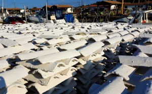 Qu'est ce que les tuiles blanches dans les ports du Bassin d' Arcachon