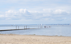 Plage, bassin et jetée à Arès