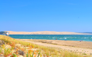 Vue sur la dune du Pilat depuis la pointe du Cap Ferret