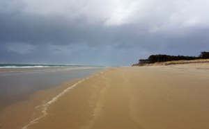 Lagune sous un ciel ombrageux