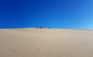 Dune sur ciel bleu