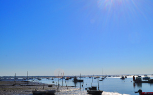 Bateaux à Claouey et soleil