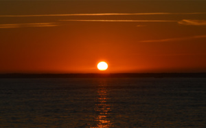 Coucher de soleil sur l'océan Atlantique du haut de la dune