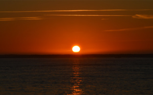 Coucher de soleil sur l'océan Atlantique du haut de la dune