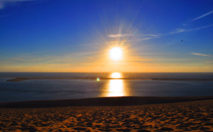 Coucher de soleil lumineux depuis le bassin d' Arcachon