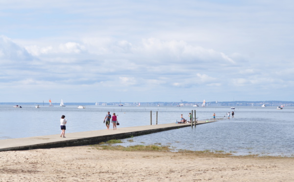 Jetée d'Arès en été