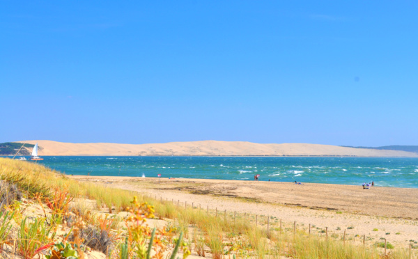 Vue sur la dune du Pilat depuis la pointe du Cap Ferret