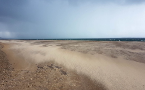 Mouvement de sable sur la plage d' Arcachon