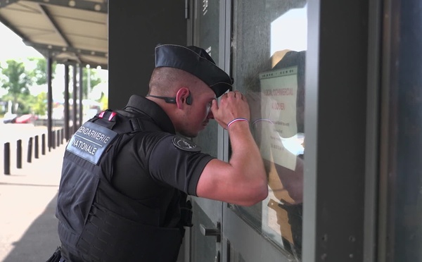 Incendies de Gironde : les habitants avaient-ils le droit de rester dans leurs maisons ?