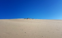 Dune sur ciel bleu